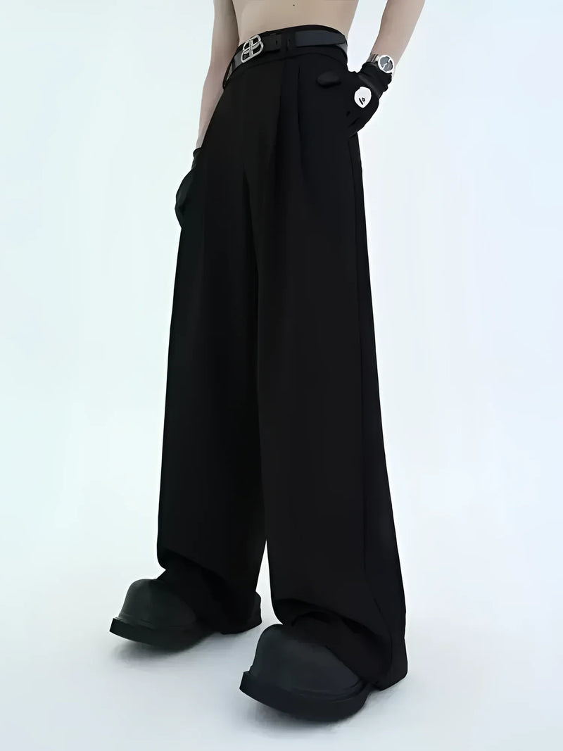 Goth Fast Fashion: dunkles Outfit mit weiter Hose von Fūga Studios