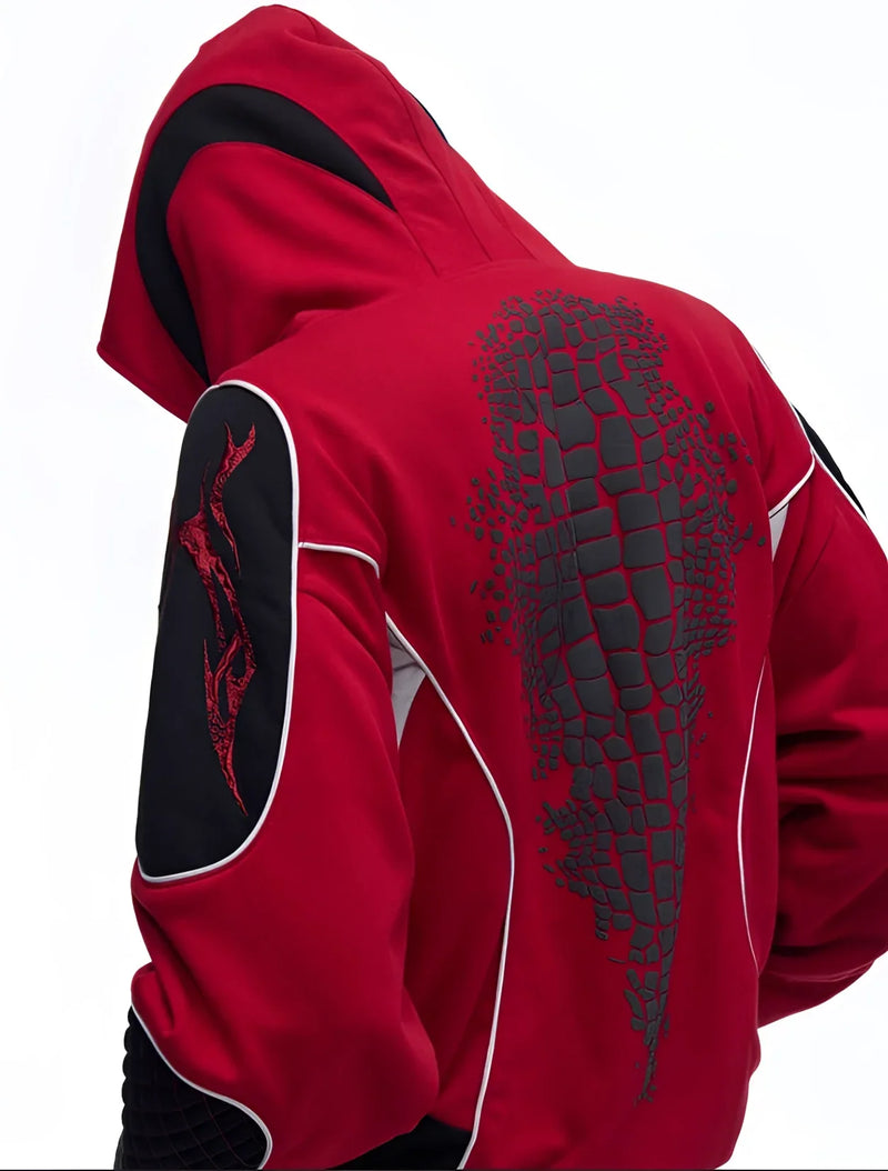 Rave Fashion History Styling mit Racing-Hoodie und weiter Silhouette von Fūga Studios