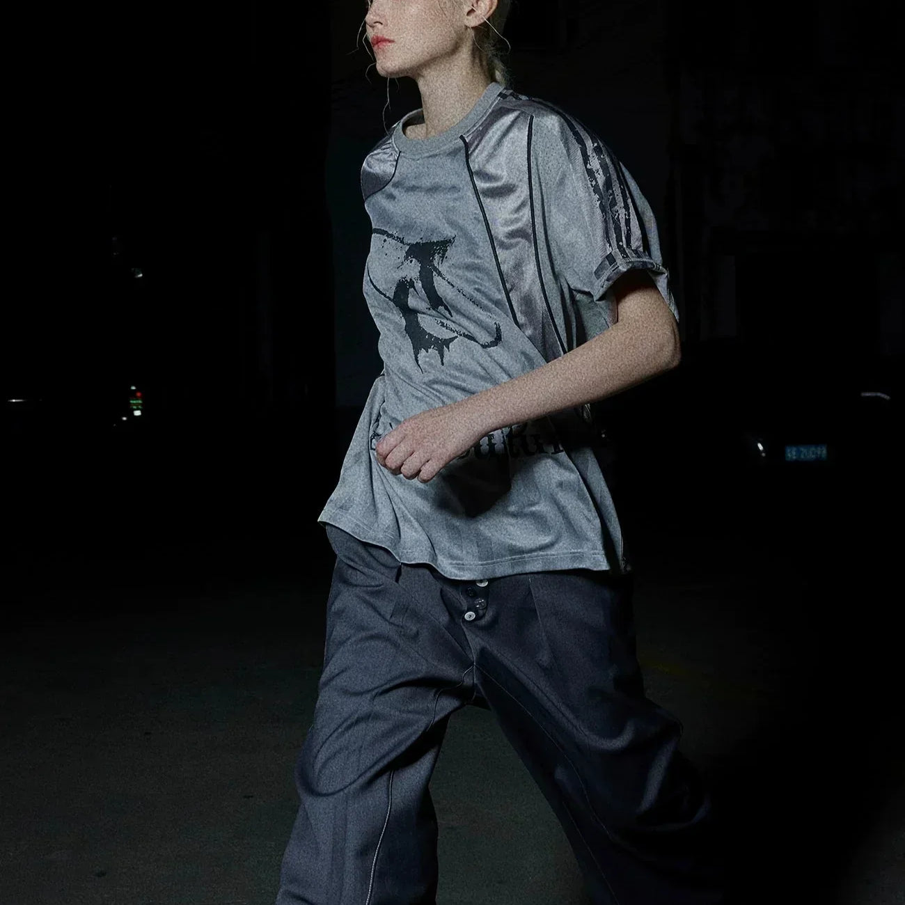 Y2K Cyber Fashion 2026: Future-Retro Style trifft digitale