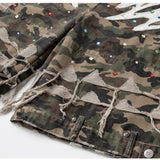 Y2K Shorts cargo com emblema de espada camuflada