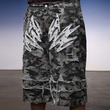 Y2K Shorts cargo com emblema de espada camuflada