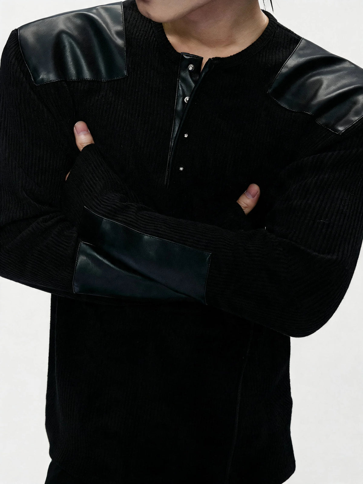 Opium Leather Patch Henley Schwarz - Fuga Studios