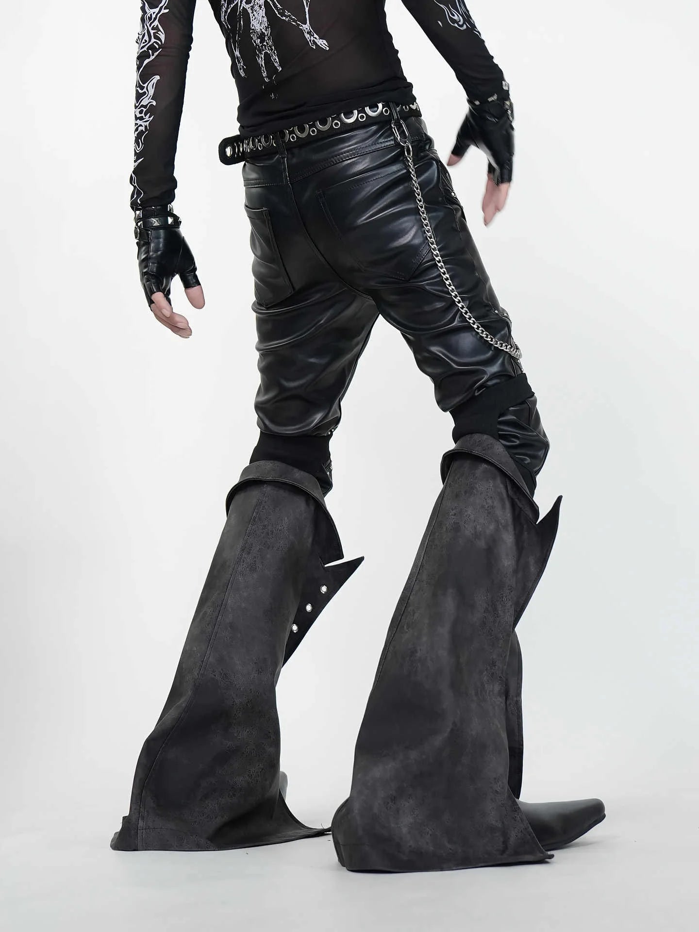 Opium Trumpet Leg Cover Heavy Motorcycle - Fuga Studios