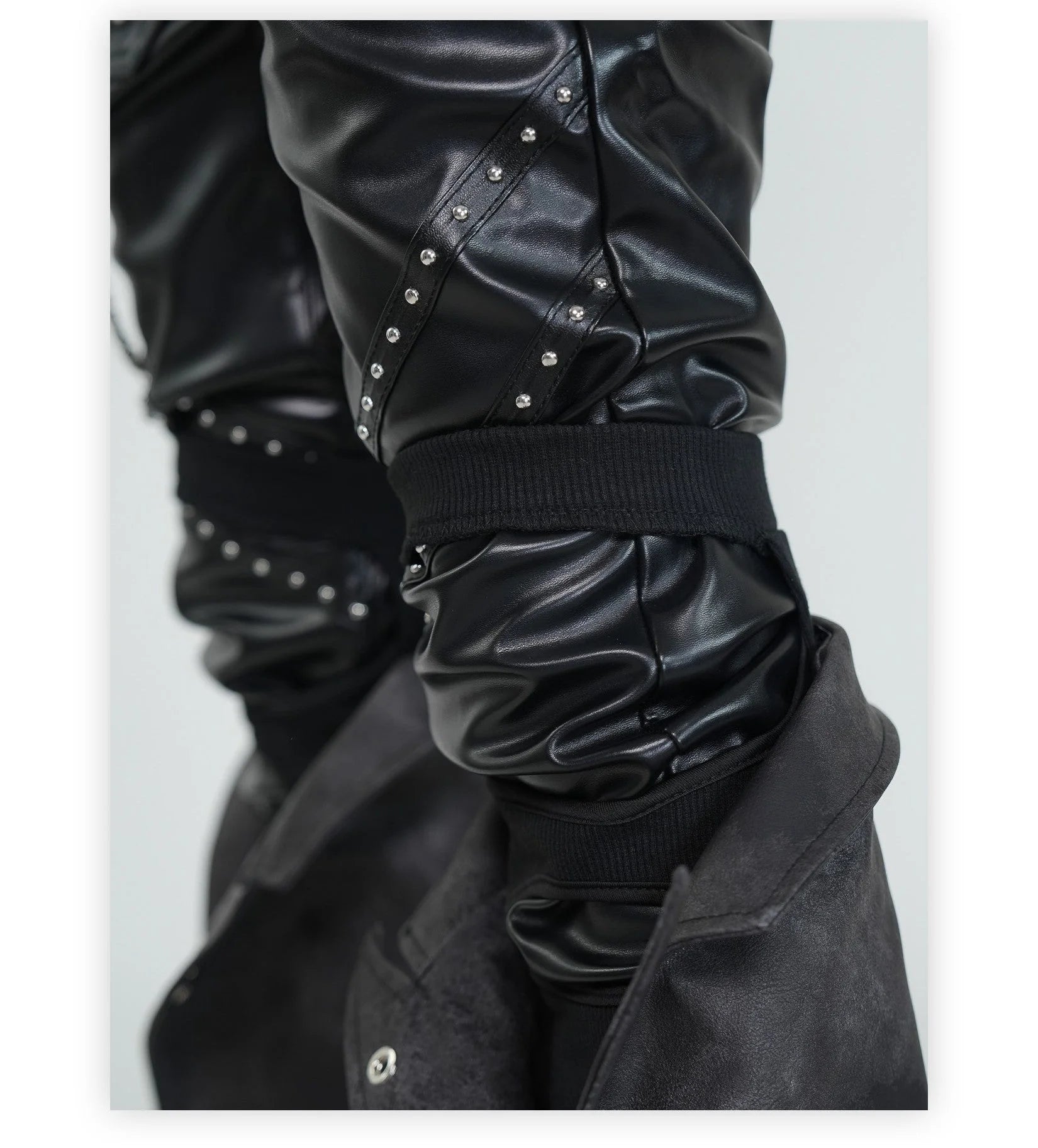 Opium Trumpet Leg Cover Heavy Motorcycle - Fuga Studios